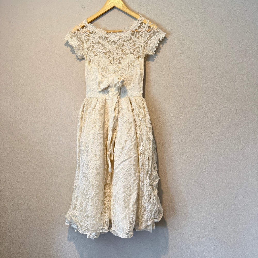 Vintage 50s Ivory Floral Lace Tea Length Wedding / flower girl Dress